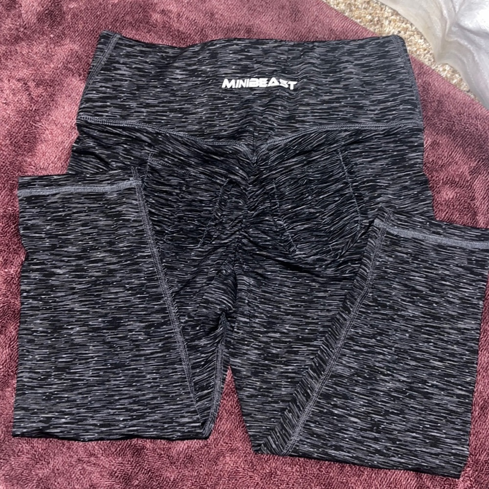 Minibeast capri butt scrunch capris